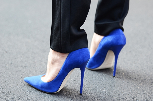 NobodyKnowsMarc.com Gianluca Senese milan fashion week street style details shoes blue suede stiletto
