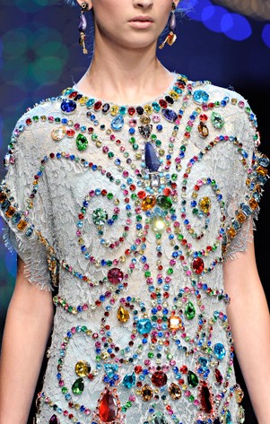 bejeweled-clothes-trend-pedrarias-Dolce-Gabbana