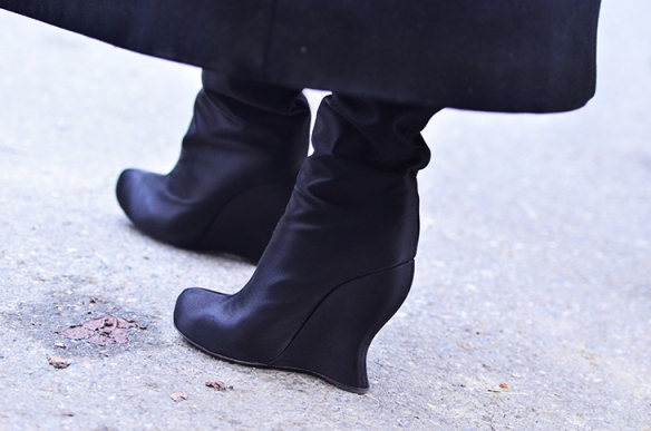 NobodyKnowsMarc.com Gianluca Senese milan man's fashion week etro fashion show street style shoes high heels